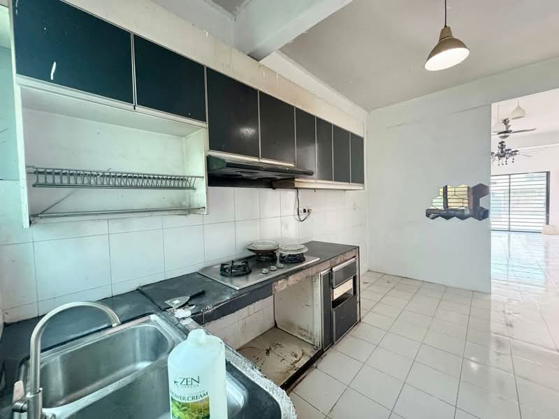 2-storey Terraced House for Sale in Saujana Utama (Selangor) - Hazeman Omar - Kitchen - PropertyGuru.com.my