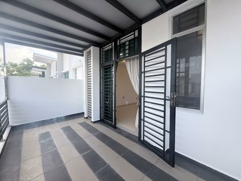 Rumah Teres 2 Tingkat untuk Dijual di Bandar Seri Alam (Masai) - Roy Yap - Balcony - PropertyGuru.com.my