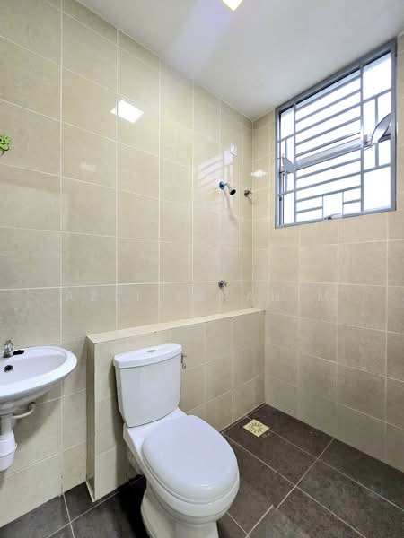 Rumah Teres 3 Tingkat untuk Dijual di Taman Bangi Avenue (Bangi) - Azli Ibrahim - Bathroom - PropertyGuru.com.my