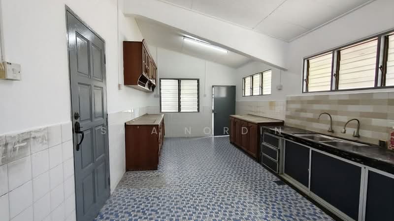 Rumah Banglo untuk Dijual di SS3 (Petaling Jaya) - Sa'a Nordin - Kitchen - PropertyGuru.com.my