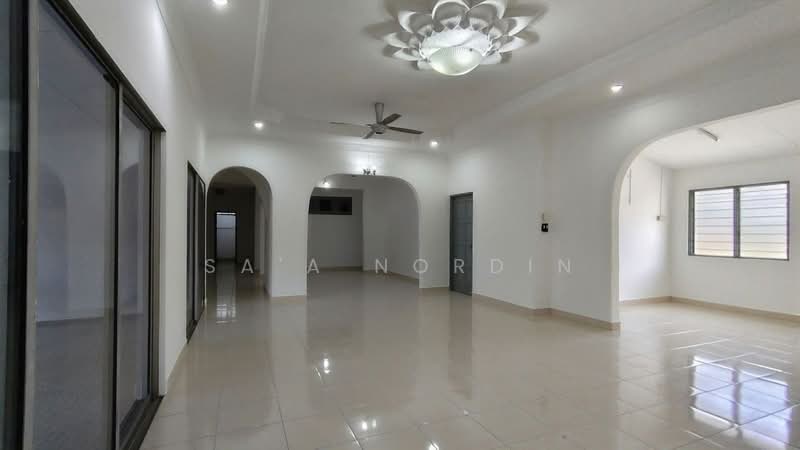 Rumah Banglo untuk Dijual di SS3 (Petaling Jaya) - Sa'a Nordin - Living Room - PropertyGuru.com.my