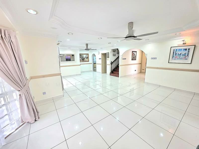 Rumah Berkembar untuk Dijual di Seksyen 9 (Shah Alam) - Ammeer Nadzrai - Living Room - PropertyGuru.com.my