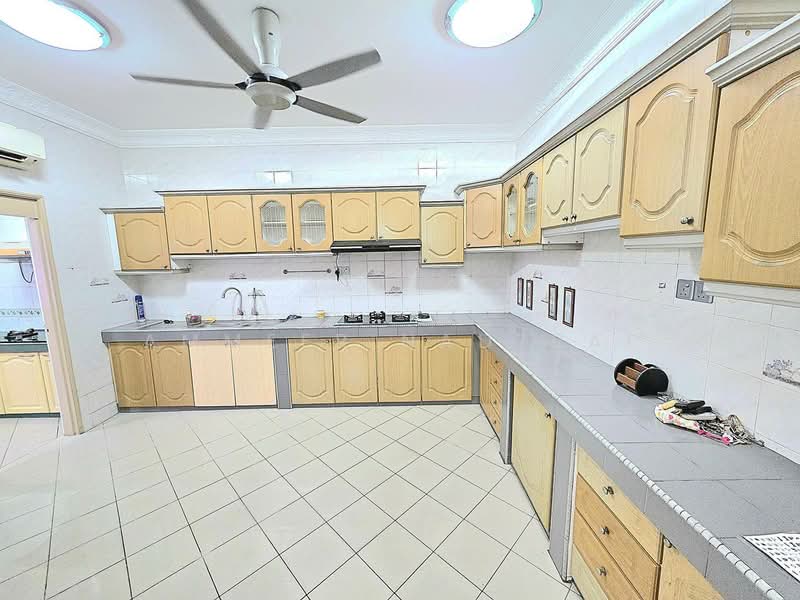 Rumah Berkembar untuk Dijual di Seksyen 9 (Shah Alam) - Ammeer Nadzrai - Kitchen - PropertyGuru.com.my