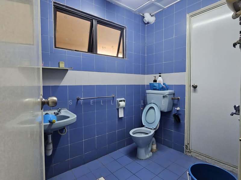 Rumah Teres untuk Dijual di Bandar Sungai Long (Selangor) - Stella Lee - Bathroom - PropertyGuru.com.my