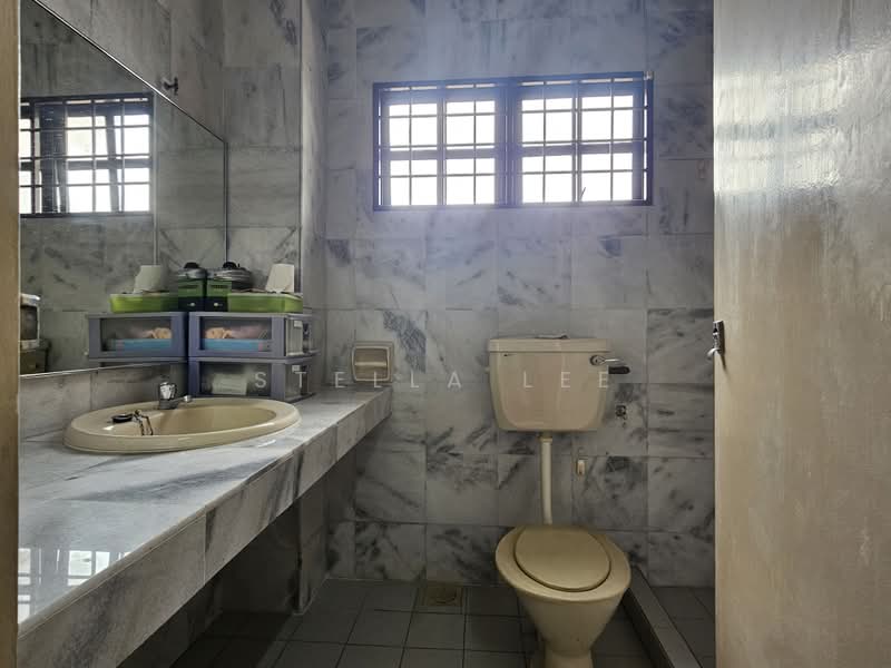 Rumah Teres untuk Dijual di Bandar Sungai Long (Selangor) - Stella Lee - Bathroom - PropertyGuru.com.my