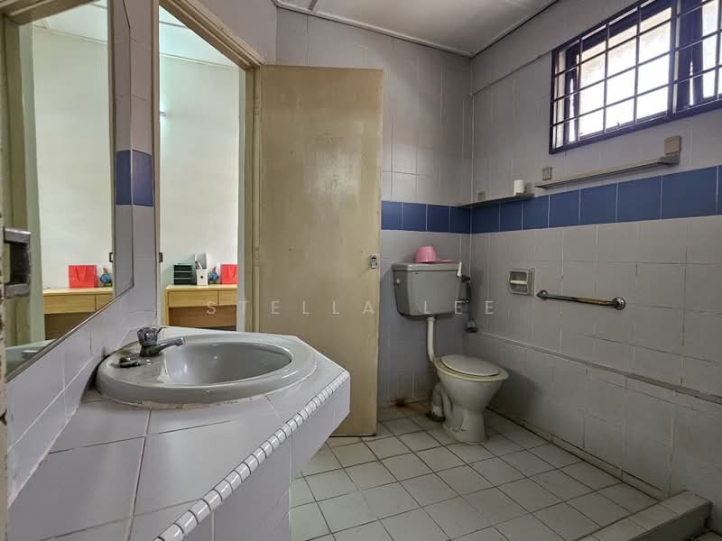 Rumah Teres untuk Dijual di Bandar Sungai Long (Selangor) - Stella Lee - Bathroom - PropertyGuru.com.my