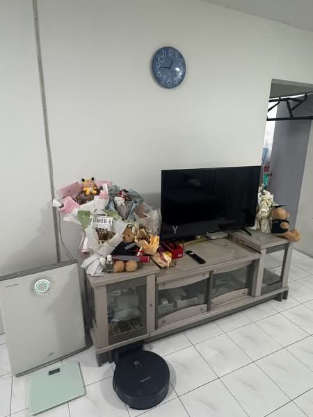 Pangsapuri untuk Dijual di saujana apartment - Vicky . - Living Room - PropertyGuru.com.my