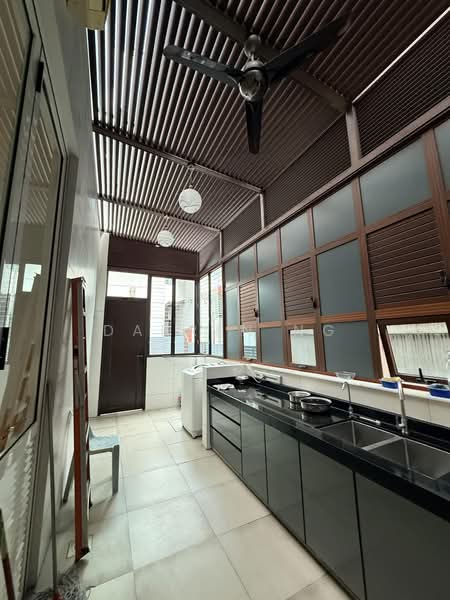 Rumah Berkembar untuk Dijual di Subang Jaya (Selangor) - Darren Ng - Kitchen - PropertyGuru.com.my