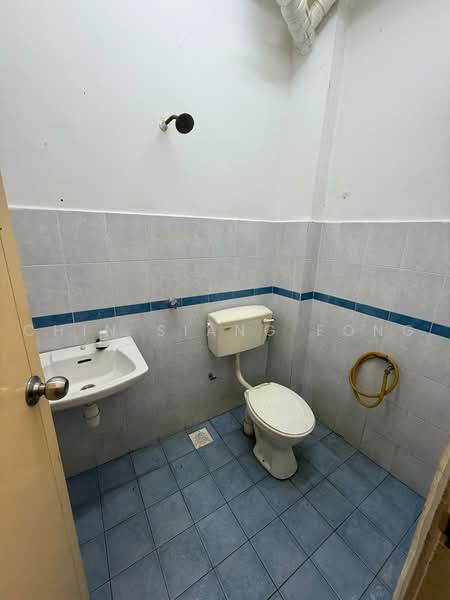 Apartment for Sale at Laksamana Cheng Ho 2 - Chin Siang Fong - Bathroom - PropertyGuru.com.my