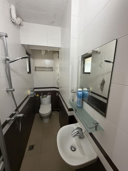 Pangsapuri untuk Dijual di Puteri Indah - Rick Goh - Bathroom - PropertyGuru.com.my