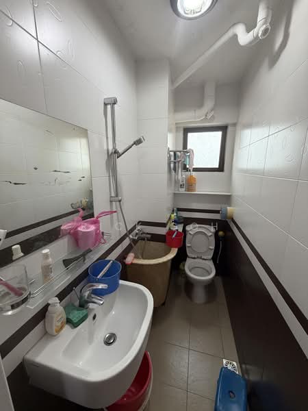 Pangsapuri untuk Dijual di Puteri Indah - Rick Goh - Bathroom - PropertyGuru.com.my