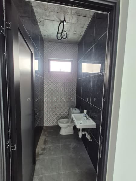 Shop for Rent in Taman Desa Cemerlang (Ulu Tiram) - Gloson Ten - Bathroom - PropertyGuru.com.my