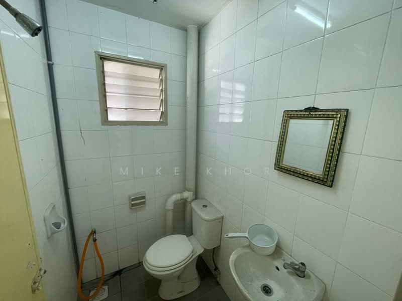 Pangsapuri untuk Disewa di Pangsapuri Akasia (Bandar Botanic) - Mike Khor - Bathroom - PropertyGuru.com.my