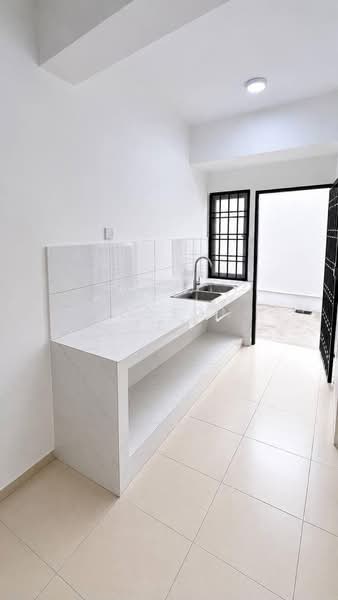 Rumah Teres 2 Tingkat untuk Dijual di Skudai (Johor) - Gloson Ten - Kitchen - PropertyGuru.com.my