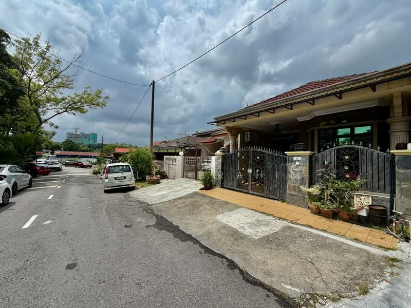 1-storey Terraced House for Sale in Taman Rakan (Kajang) - Azli Ibrahim - Exterior - PropertyGuru.com.my