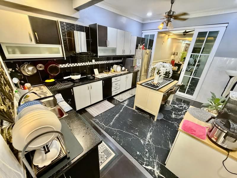 1-storey Terraced House for Sale in Taman Rakan (Kajang) - Azli Ibrahim - Kitchen - PropertyGuru.com.my