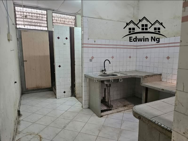 1-storey Terraced House for Sale in Taman Seri Indah (Batu Maung) - Edwin Ng - Kitchen - PropertyGuru.com.my