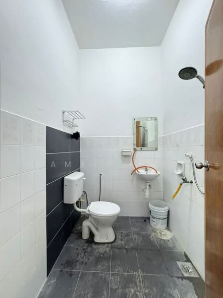 2-storey Terraced House for Sale in Taman Puteri Wangsa (Ulu Tiram) - Amber Hew - Bathroom - PropertyGuru.com.my