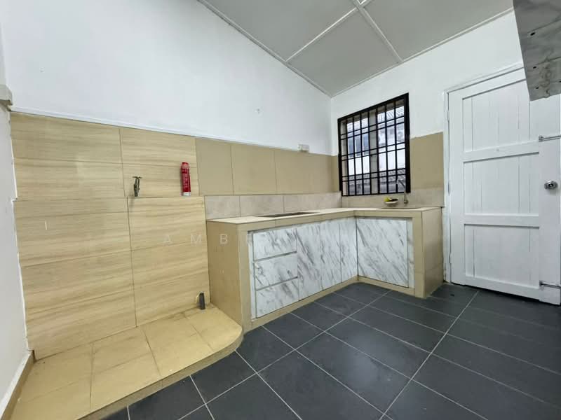 2-storey Terraced House for Sale in Taman Puteri Wangsa (Ulu Tiram) - Amber Hew - Kitchen - PropertyGuru.com.my