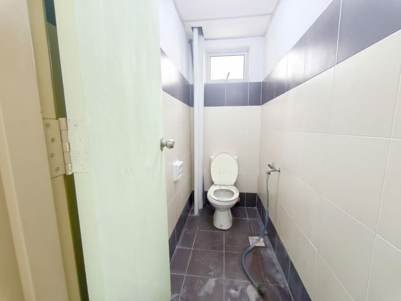 Shop / Office for Rent in Taman Mount Austin (Tebrau) - MP Chuah - Bathroom - PropertyGuru.com.my