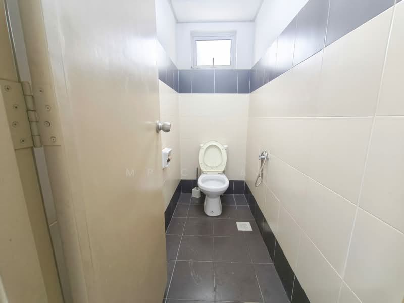 Shop / Office for Rent in Taman Mount Austin (Tebrau) - MP Chuah - Bathroom - PropertyGuru.com.my