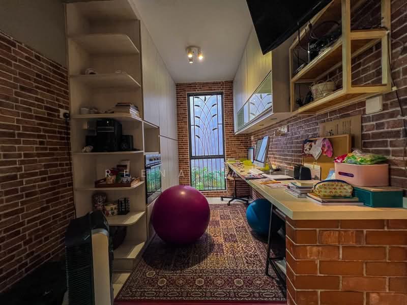 Rumah Teres 3-Tingkat untuk Dijual di Superlink 3 Storey Laman Glenmarie Shah Alam (Shah Alam) - Reena Sarif - Study - PropertyGuru.com.my