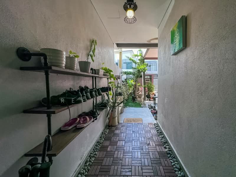 Rumah Teres 3-Tingkat untuk Dijual di Superlink 3 Storey Laman Glenmarie Shah Alam (Shah Alam) - Reena Sarif - Entrance - PropertyGuru.com.my