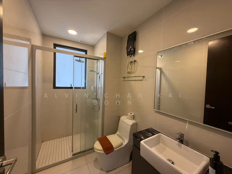 Kondominium untuk Dijual di Bay Point @ Country Garden Danga Bay - Alvin Chan Kai Boon - Bathroom - PropertyGuru.com.my