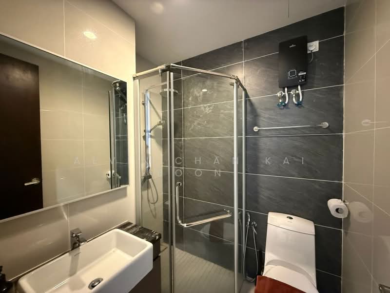 Kondominium untuk Dijual di Bay Point @ Country Garden Danga Bay - Alvin Chan Kai Boon - Bathroom - PropertyGuru.com.my