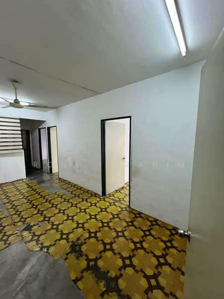 Pangsapuri untuk Dijual di Pangsapuri Sri Tanjung - Rose Ibrahim - Interior - PropertyGuru.com.my