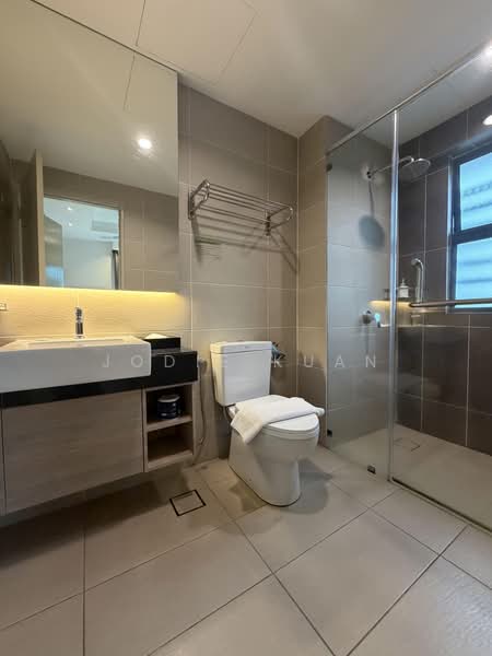 Condominium for Sale at Meru Valley Eco Village - Jodie Kuan - Master Bedroom attached Bathroom - PropertyGuru.com.my