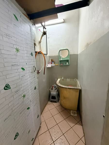 Rumah Flat untuk Dijual di Rumah Pangsa Permas Jaya - Shu Ying - Bathroom - PropertyGuru.com.my