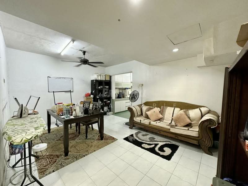 Rumah Teres 2 Tingkat untuk Dijual di Kelana Jaya (Petaling Jaya) - Reena Sarif - Living Room - PropertyGuru.com.my