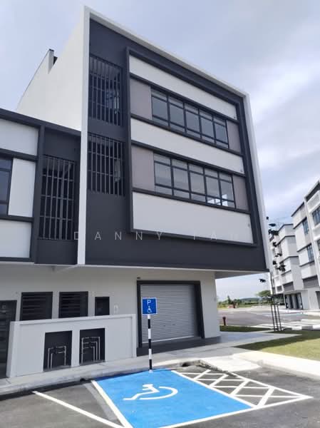 Kedai / Pejabat untuk Dijual di Bandar Rimbayu (Telok Panglima Garang) - Danny Tan - Exterior - PropertyGuru.com.my