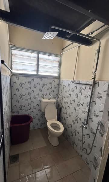 Rumah Teres 1 Tingkat untuk Disewa di Kelana Jaya (Petaling Jaya) - Dixon Wong - Bathroom - PropertyGuru.com.my