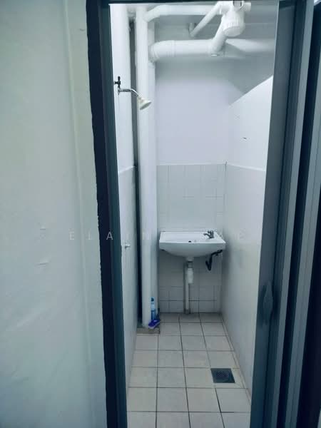 Pangsapuri untuk Dijual di Pangsapuri Sri Tanjung - Elaine Yap - Bathroom - PropertyGuru.com.my