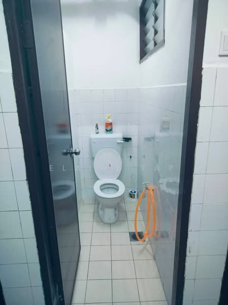 Pangsapuri untuk Dijual di Pangsapuri Sri Tanjung - Elaine Yap - Bathroom - PropertyGuru.com.my