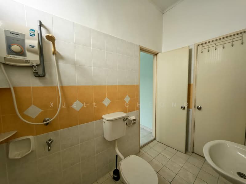 Rumah Teres 1.5 Tingkat untuk Dijual di Taman Mutiara Rini (Skudai) - Xuelly Cheong - Bathroom - PropertyGuru.com.my