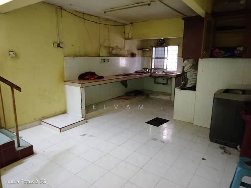 3-storey Terraced House for Sale in Taman Sri Muda (Shah Alam) - Selvam . - Kitchen - PropertyGuru.com.my