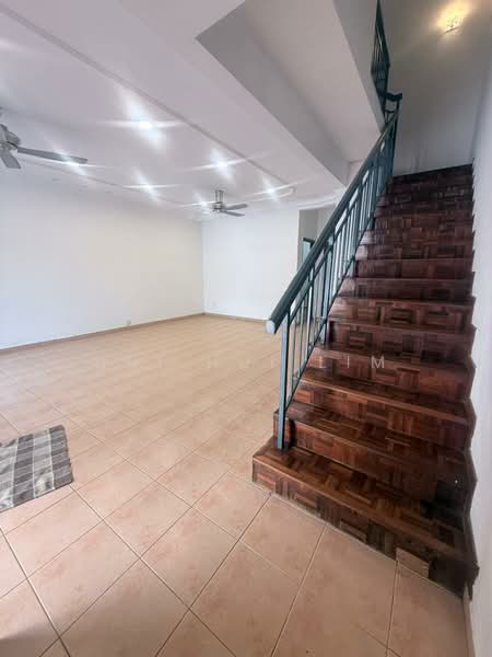 Rumah Teres 2 Tingkat untuk Dijual di Taman Setia Indah (Tebrau) - Hui Hui Lim - Living Room - PropertyGuru.com.my