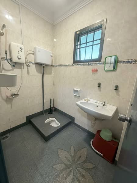 Rumah Teres 2 Tingkat untuk Dijual di Taman Setia Indah (Tebrau) - Hui Hui Lim - Bathroom - PropertyGuru.com.my