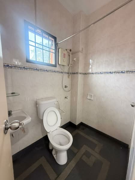 Rumah Teres 2 Tingkat untuk Dijual di Taman Setia Indah (Tebrau) - Hui Hui Lim - Bathroom - PropertyGuru.com.my
