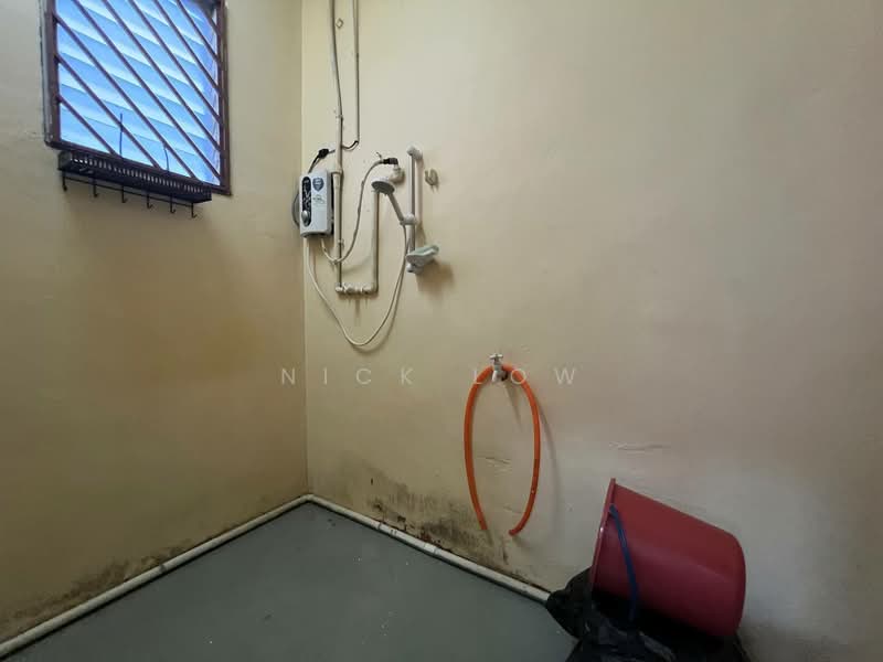 Pejabat untuk Disewa di Taman Ungku Tun Aminah (Skudai) - Nick Low - Bathroom - PropertyGuru.com.my