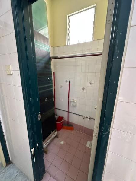 Kedai untuk Disewa di Usj 16 (Subang Jaya) - Elaine Yap - Bathroom - PropertyGuru.com.my