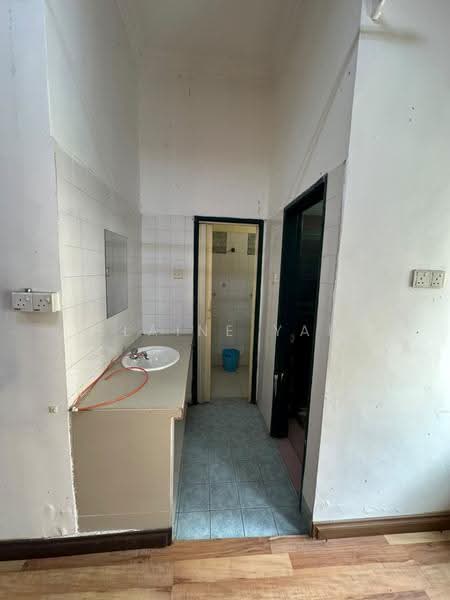 Kedai untuk Disewa di Usj 16 (Subang Jaya) - Elaine Yap - Bathroom - PropertyGuru.com.my