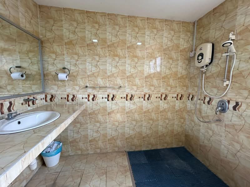 Bungalow House untuk Dijual di KL City Centre (Kuala Lumpur) - Nur Alia Omar - Bathroom - PropertyGuru.com.my