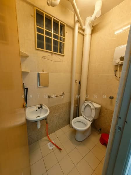 Apartment for Rent at Relau Vista Apartment - Rainny Wong - Bathroom - PropertyGuru.com.my
