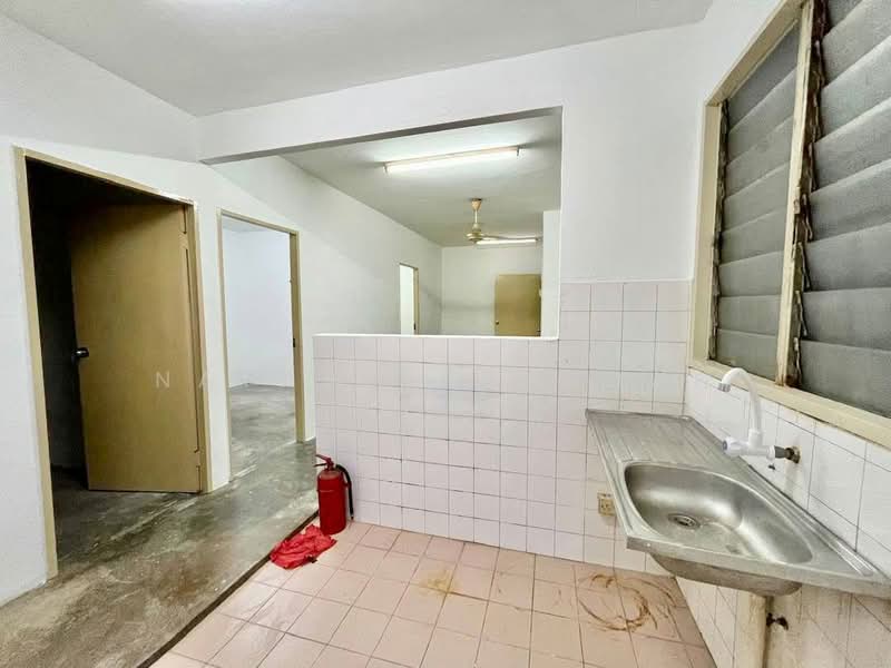 Pangsapuri untuk Dijual di Pangsapuri Sri Tanjung - Natasha Shadan - Kitchen - PropertyGuru.com.my
