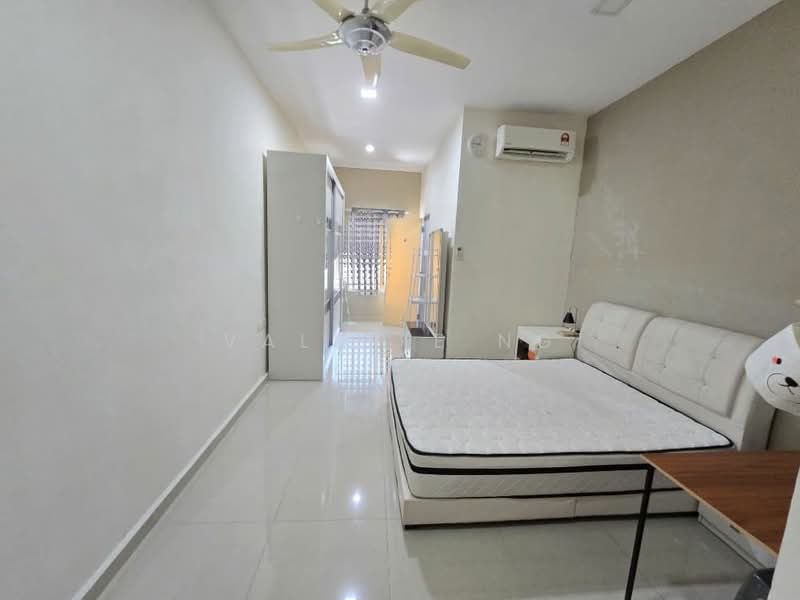 Rumah Teres 2 Tingkat untuk Dijual di Kepong Baru (Kepong) - Valerie Ng - Bedroom - PropertyGuru.com.my