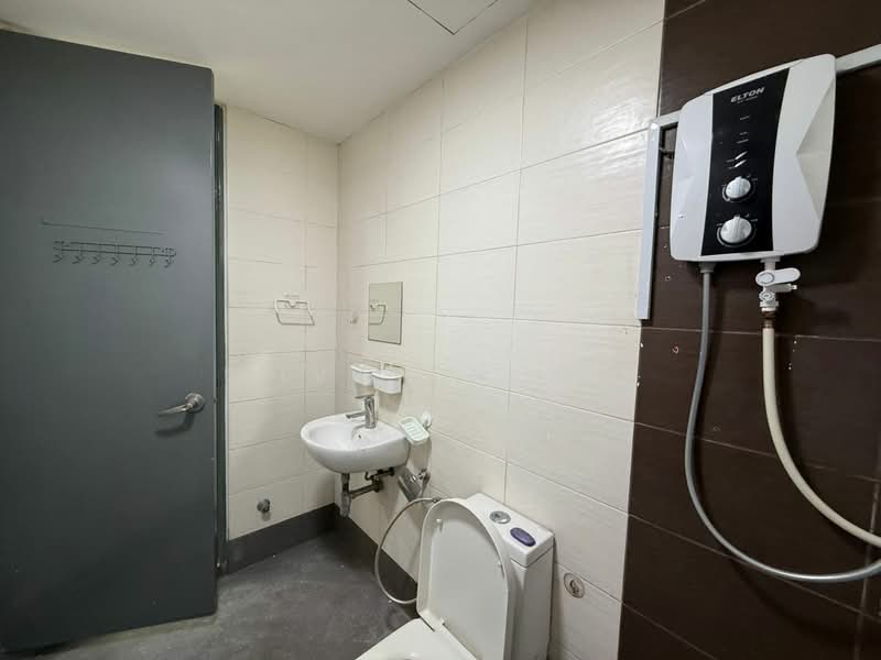 Service Residence for Rent at Saville @ Melawati - Ivan Hoh - Bathroom - PropertyGuru.com.my